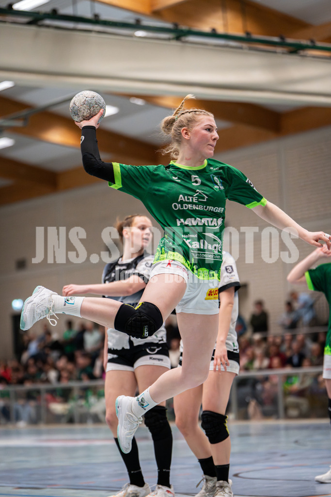 Handball I Frauen I Saison 2025-2026 I 3. Liga Staffel Nord I 13. Spieltag I SC SFN Vechta -Buxtehuder SV II-41 | Thea Johanna Hülsmann (5, SC SFN Vechta) - Realisiert mit Pictrs.com
