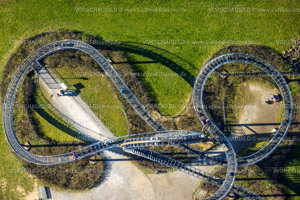 Duisburg240303490 | Luftbild, Tiger and Turtle - Magic Mountain Sehenswürdigkeit, Heinrich-Hildebrand-Höhe, Großskulptur und  Kunstwerk von Heike Mutter und Ulrich Genth, Wanheim-Angerhausen, Duisburg, Ruhrgebiet, Nordrhein-Westfalen, Deutschland, Duisburg-S