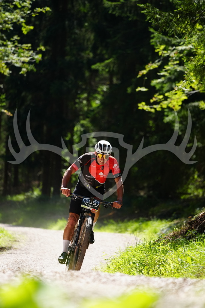 FC102323 | Fotogalerie der Treibjagd im Dunkelwald - Dein MTB Etappenrennen im Erzgebirge - Realisiert mit Pictrs.com