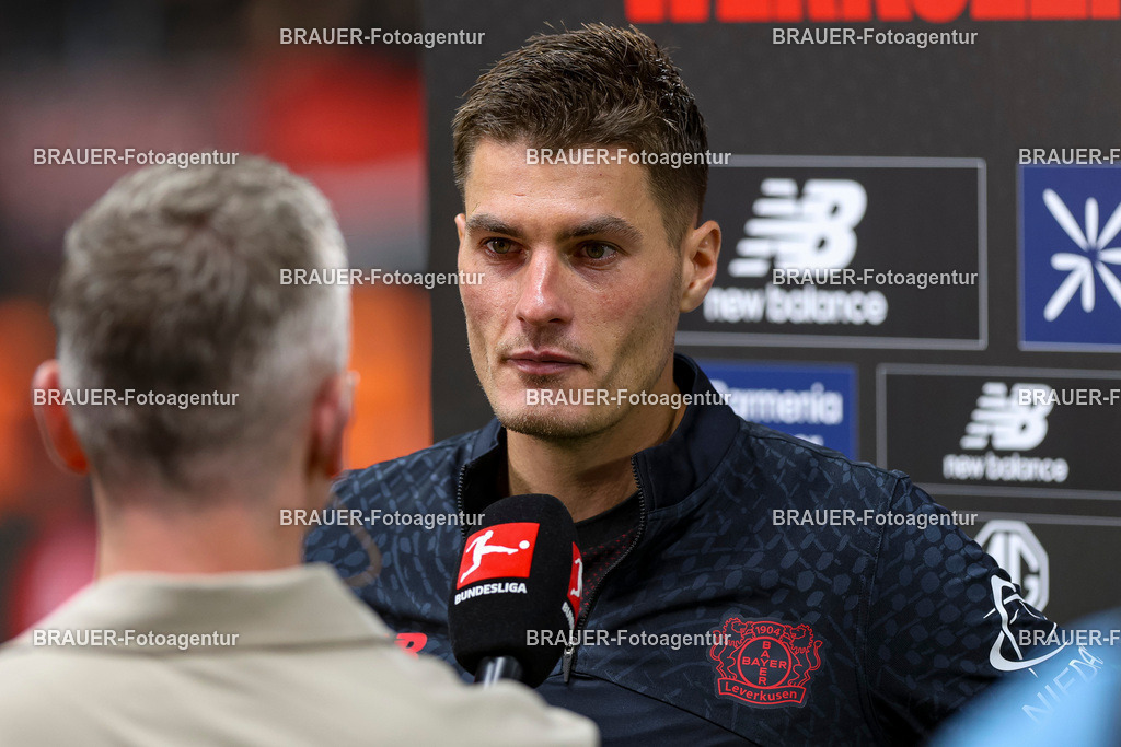 Bayer 04 Leverkusen vs Eintracht Frankfurt - Bundesliga  | Leverkusen, Deutschland, 12.09.25:   Patrick Schick (Bayer 04 Leverkusen) im Interview waehrend des Spiels der Bundesliga zwischen  Bayer 04 Leverkusen vs Eintracht Frankfurt in der BayArena(Foto von Brauer-Fotoagentur / Adrian Schlueter)