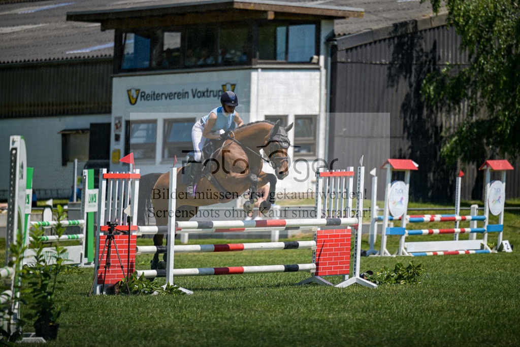Reitturnier Voxtrup | Entdecke hochwertige Reitturnierfotos von Foto Oger. Professionell, emotional und authentisch – jetzt Lieblingsmomente im Shop bestellen. - Realisiert mit Pictrs.com
