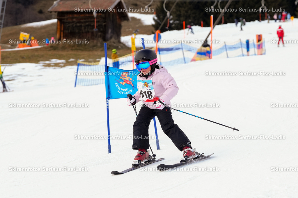 SRF_02.01.2026_0875 | Skirennfotos,Serfaus,Fiss,Ladis,Kinderskirennen,Winter,Tirol,Oberland,skirace,SFL,feelfree,weil wir's genießen,ski,Ski,skifahren,Sonnenplateau, - Realisiert mit Pictrs.com
