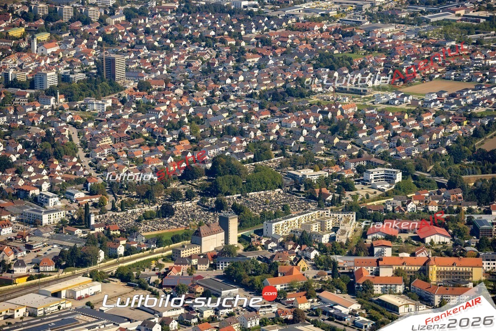 Das Luftbild zeigt : Friedhof Straubing - Die Luftaufnahme wurde 2023 vom UL-Flugzeug aus erstellt ( keine Drohne ) - Hochauflösende Luftaufnahme - Für grossformatige Ausdrucke geeignet. Die Geschenkidee !Mit Lizenz und Bildrechte bestellbar