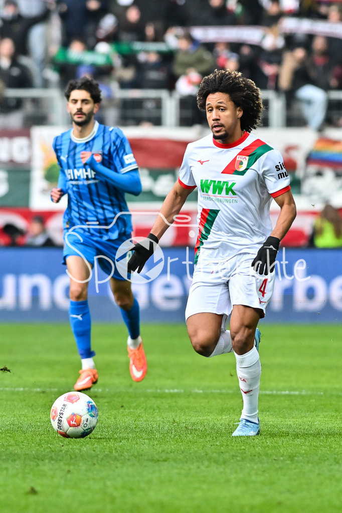 FC Augsburg - 1. FC Heidenheim | AUGSBURG, GERMANY - 15. FEBRUARY: am Ball Han-Noah MASSENGO (FC Augsburg 4) während dem Bundesligamatch zwischen dem FC Augsburg und dem 1. FC Heidenheim am 22. Spieltag in der WWK-Arena / DFL REGULATIONS PROHIBIT ANY USE OF PHOTOGRAPHS AS IMAGE SEQUENCES AND/OR QUASI-VIDEO