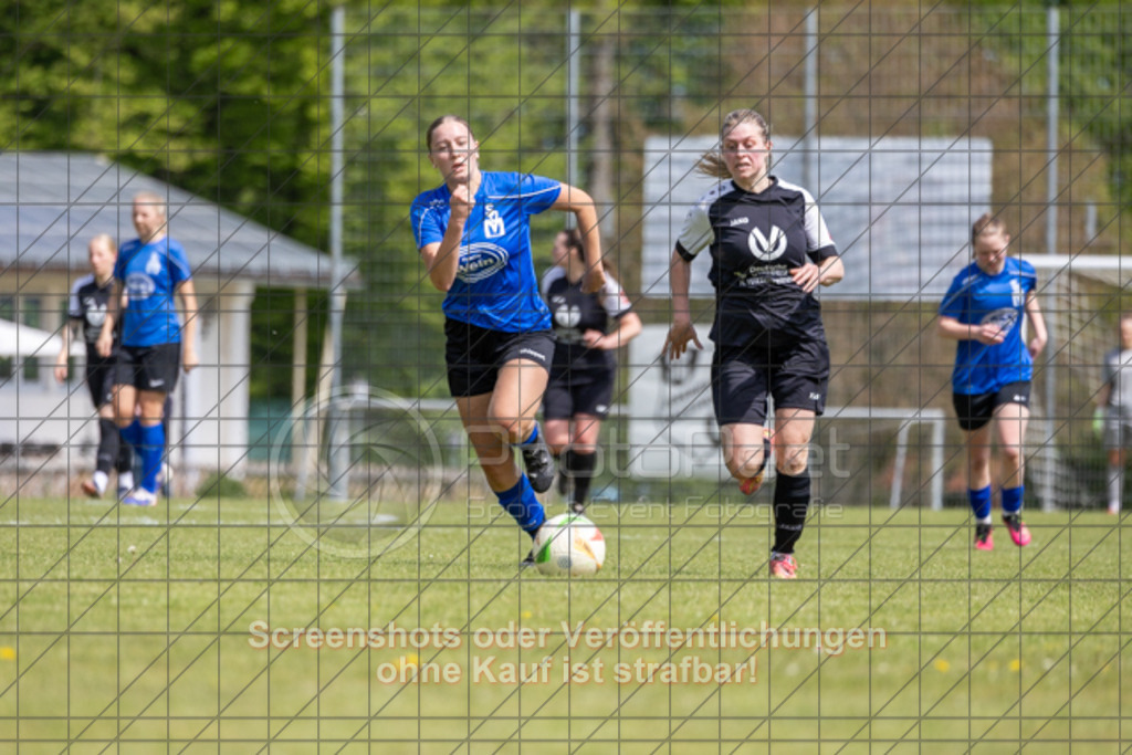 20260426_123608_0628 | Carolin Stahl (TV Jebenhausen #08)TV Jebenhausen (schwarz) vs. SV Musbach (blau), Fußball, Frauen-Verbandsliga Württemberg, 17. Spieltag, Saison 2025/2026, Rasenplatz TV Jebenhausen, Schelmenwasen 3, 73035 Göppingen, 26.04.2026 - 11:00 Uhr,Foto: PhotoPeet / Sport- &amp; Eventfotografie / Peter Harich