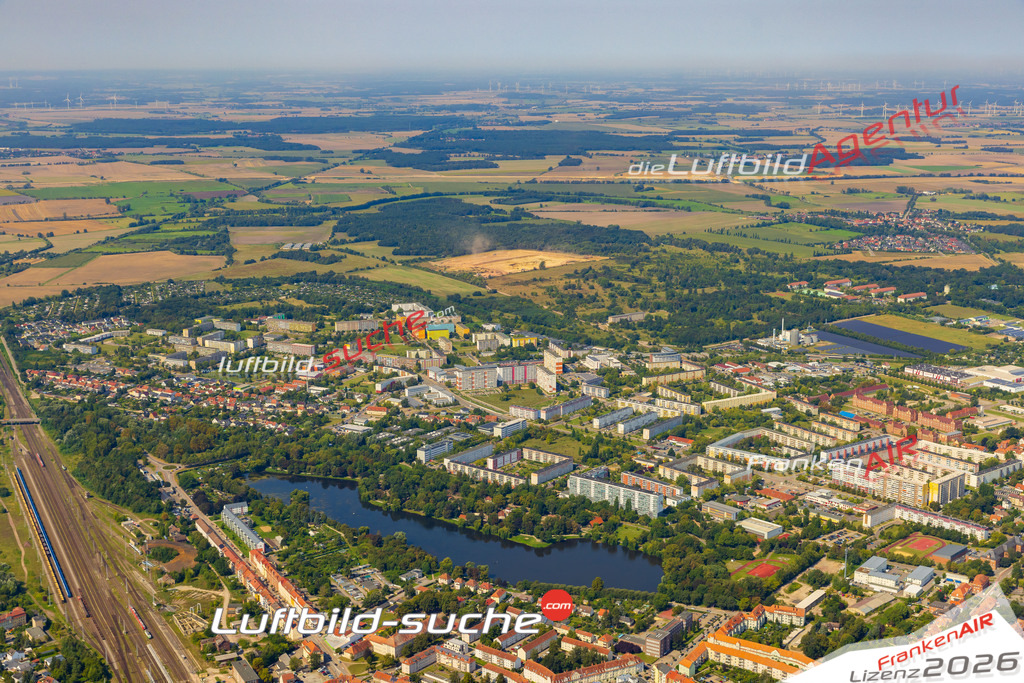 Stadtsee Stendal Bild- Das Luftbild wurde 2025 vom UL-Flugzeug heraus erstellt ( keine Drohne bzw. Drohnenaufnahme ) - Hochauflösende Luftaufnahme -Nicht vergleichbar mit Google Maps oder Satelittenbilder- Die Geschenkidee !Mit Lizenz und Bildrechte bestellbar - CC