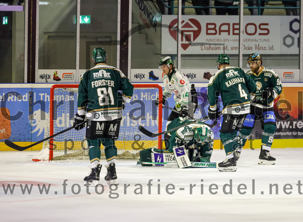 2025-09-21_124_TSV_Erding_gegen_Hoechstadter_Alligators | Erding, Deutschland, 21.09.2025:Eishockey, Oberliga Süd 2025 / 2026, 2. Spieltag, TSV Erding gegen Höchstadter Alligators, Endergebnis: 3:4Foto: Christian Riedel / fotografie-riedel.net