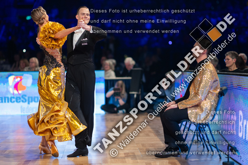 20251206-02624 | Hier finden Sie Tanz Bilder vom Latein und Standard Formationen tanzen. Sportbilder vom Tanzsport. Schöne Fotos und von Weltmeisterschaft, Europameisterschaft, Bundesliga, Regionalliga, Oberliga und Landesliga sowie von GOC Stuttgart, DanceComp, WM Bremen