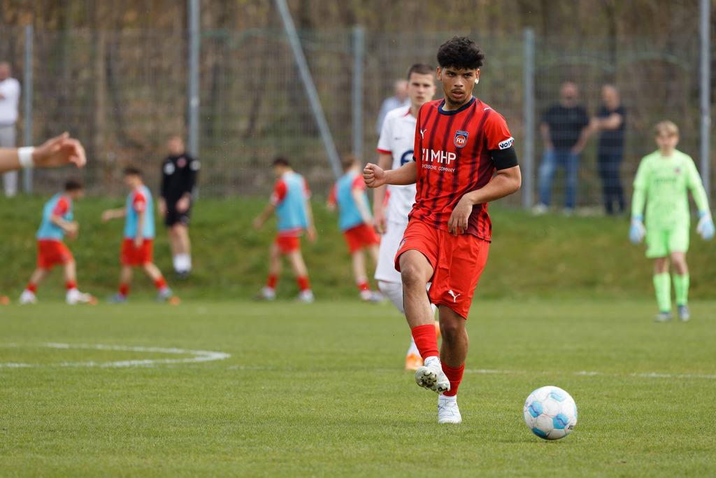 FCHOFK_260418_6-84 | 1.FC Heidenheim 1846 vs. Offenbacher Kickers, Fußball, U17, B-Junioren, NWL, U17-DFB-Nachwusliga, 2025/2026, 10. Spieltag, 18.04.2026 in Heidenheim, Walter-Birkhold-Jugendstadion (Foto: Michael Bulling) - Realisiert mit Pictrs.com