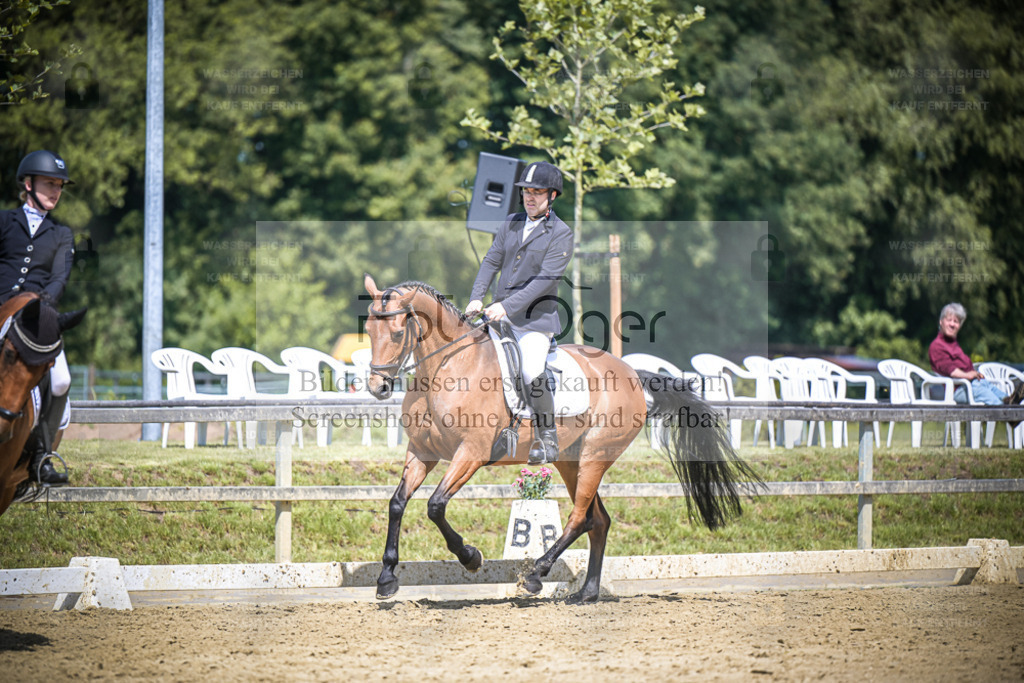 DOS_6538 | Entdecke hochwertige Reitturnierfotos von Foto Oger. Professionell, emotional und authentisch – jetzt Lieblingsmomente im Shop bestellen. - Realisiert mit Pictrs.com