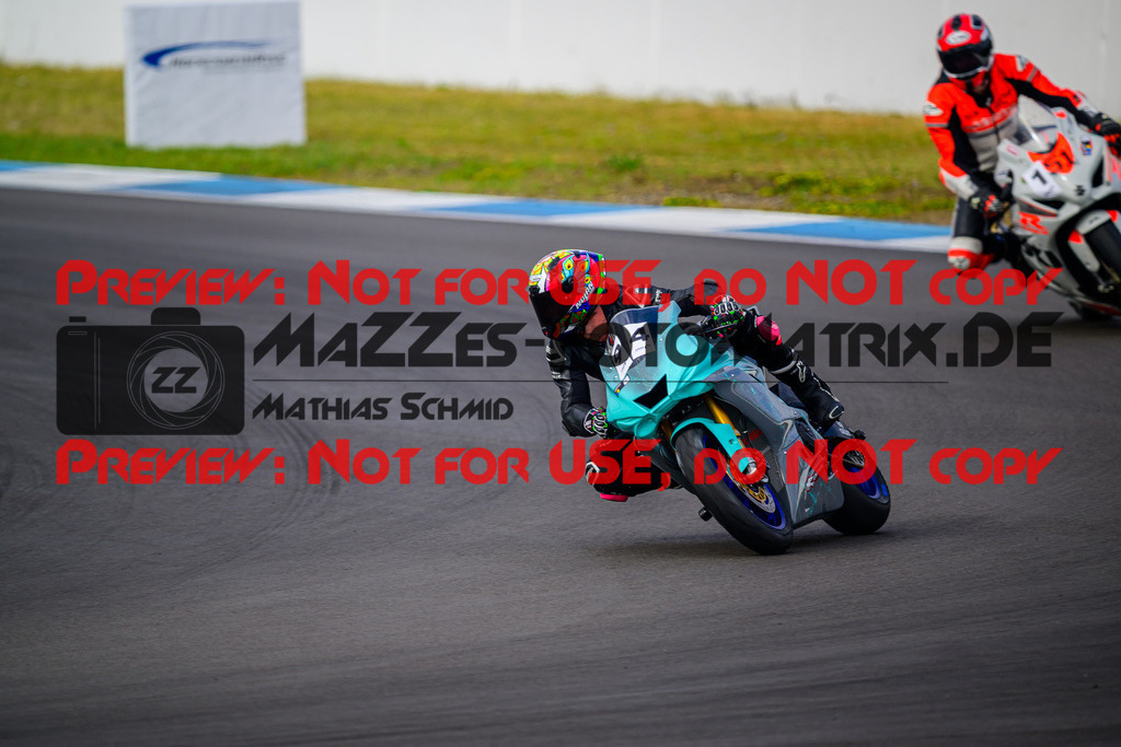 MaZZes_Fotomatrix_20250421_6007705_1994 | WEISS