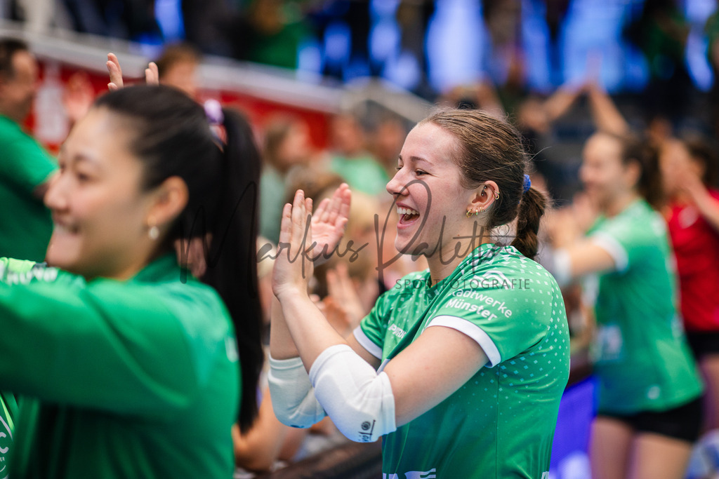 Volleyball, 1. Bundesliga Frauen, Hauptrunde, 1. Spieltag, Saison 2025/2026: USC Münster - SSC Palmberg Schwerin | 1. Bundesliga Frauen, Hauptrunde, 1. Spieltag, Saison 2025/2026, USC Münster empfängt SSC Palmberg Schwerin in der Sporthalle Berg Fidel in Münster. Foto: sportfotografie.ms | Markus Paletta - Realisiert mit Pictrs.com