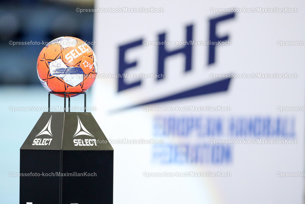 Gum08102401034 | 08.10.2024, Handball, European League, VfL Gummersbach - IK Sävehof, Schwalbe-Arena: Feature Symbolbild Schriftzug Detail Detailfoto Nahaufnahme Symbol Symbolfoto  offizieller Spielball