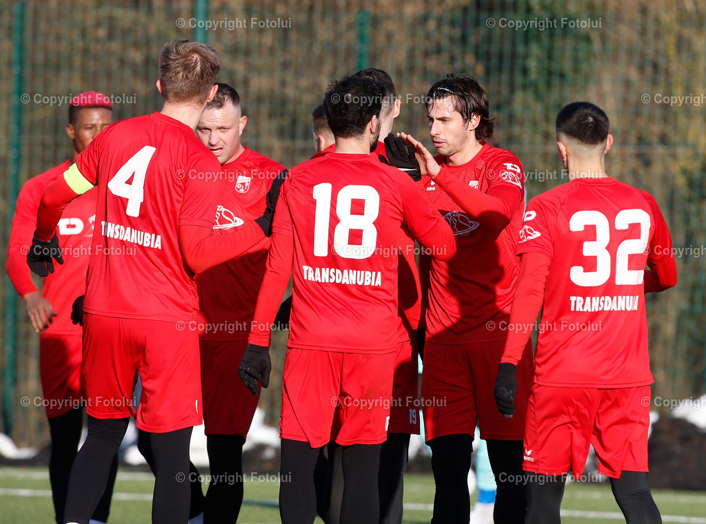 A_LUI_190125_35 | SPORT FUSSBALL TESTSPIEL ASKOE OEDT -UNION PROCORN DIETACH 18.01.2025 IM BILD : JUBEL ZUM 2:0 TORSCHUETZE GASPER KORITNIK  (OEDT) UND  (DIETACH) FOTO:FOTOLUI