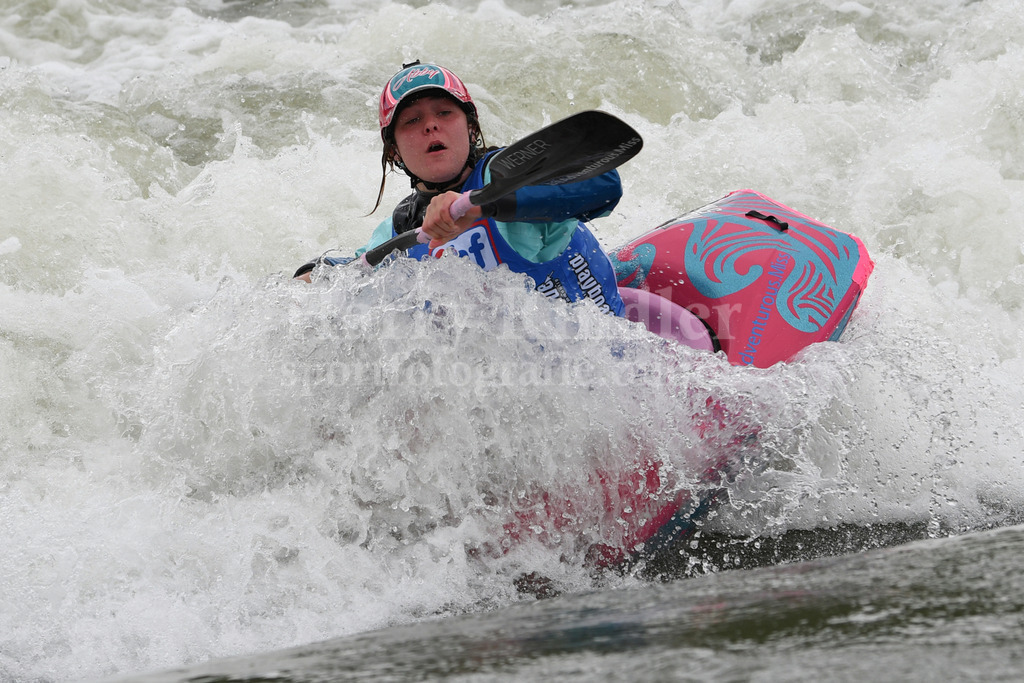 ICF CANOE FREESTYLE WORLD CUP 1 / PLATTLING | 2024 ICF CANOE FREESTYLE WORLD CUP 1 / PLATTLINGWomen's Kayak SurfaceAbby HOLCOMBE (United States) #86 - Realisiert mit Pictrs.com