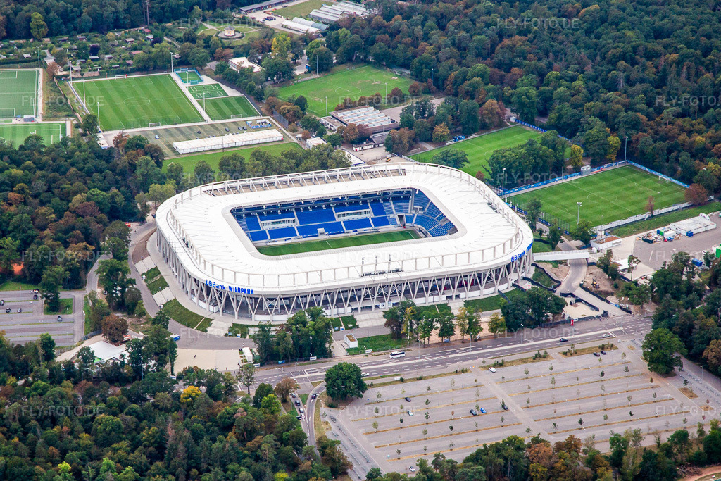 Luftbild: Fertig gestelltes BBBank Stadion Wildpark des Karlsruher Sport-Club e.V. im Ortsteil Innenstadt-Ost in Karlsruhe im Bundesland Baden-Württemberg in Deutschland. Foto: IMG_138763.jpg vom 16.09.2023 durch Werner Riehm/FLY-FOTO.deKarlsruher SC