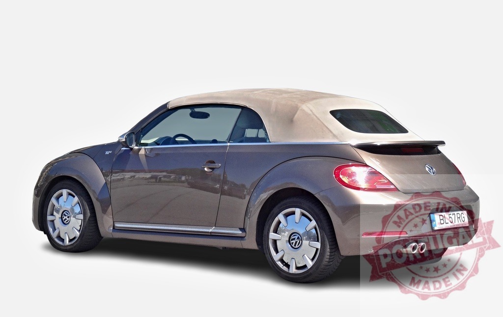 Brown Volkswagen Beetle convertible parked with closed top | Modern Volkswagen Beetle convertible parked with closed beige top - Realisiert mit Pictrs.com