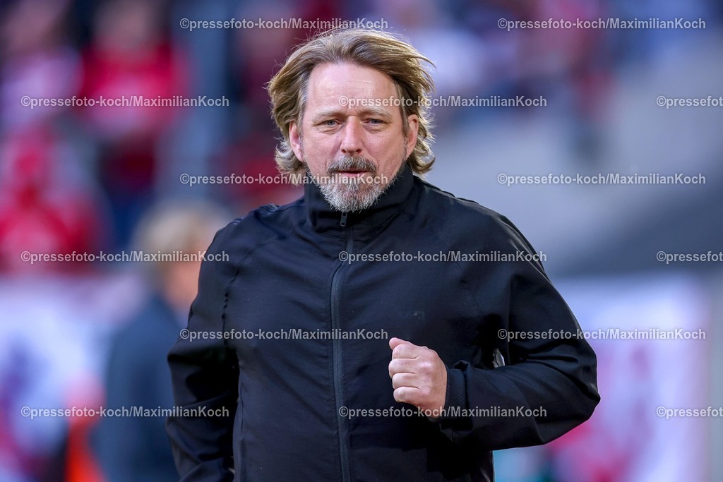 F9510042601001 | 10.04.2026, Fußball, Fortuna Düsseldorf - Holstein Kiel, 2. Fußball Bundesliga, Herren, Merkur Spiel-Arena, 29. Spieltag, Saison 2025 2026: Sven Mislintat (Sportvorstand F95)  DFB regulations prohibit any use of photographs as image sequences and or quasi-video.