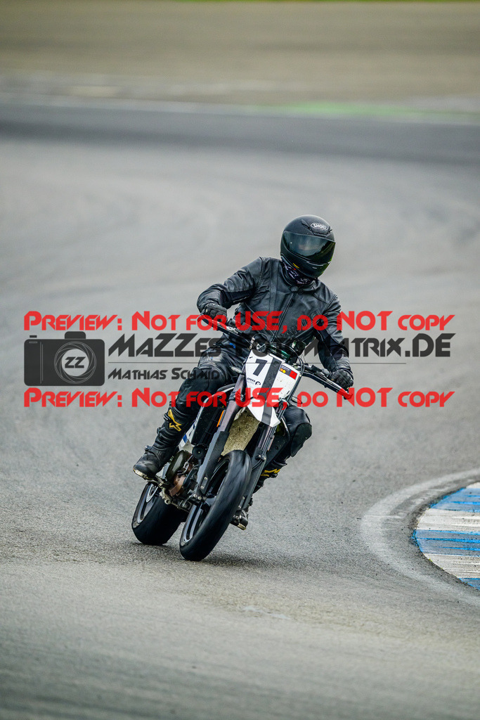 MaZZes_FotoMatrix_240614_6007705_2-59 | ROT