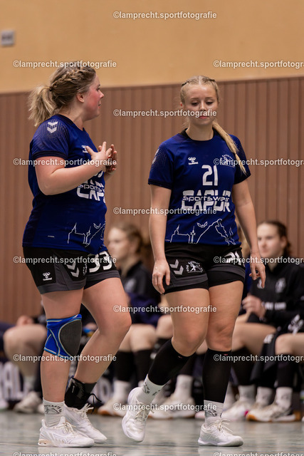 Handball I Damen I Saison 2025-2026 I Verbandsliga Süd I 15. Spieltag I HSG Kalkberg 06 - HSG Holsteinische Schweiz 232 | v.l. Marit Burmeister (33, HSG Kalkberg 06), Jette Kaack (21, HSG Kalkberg 06) - Realisiert mit Pictrs.com