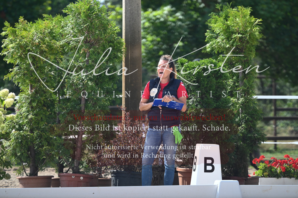 DSC_4997 | Pferde- und Turnierfotografie in Westsachsen. Pferdeportraits, Auftragszeichnungen und intuitive Kunst.