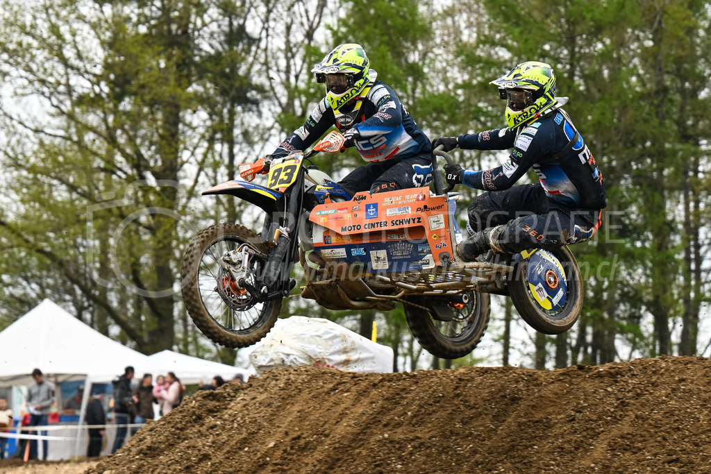 Motocross Schlatt bei Winterthur - 30. April 2023 | #93 Heinzer Marco / Betschart Ruedi aus Illgau (CH) in der Kategorie Seitenwagen am Motocross Schlatt bei Winterthur, 30. April 2023. 
Instagram: @mx_schlatt | @mc_wila | @sam_schweiz
Bild: Sportfotografie Markus Aeschimann | www.markus-aeschimann.ch - Realisiert mit Pictrs.com