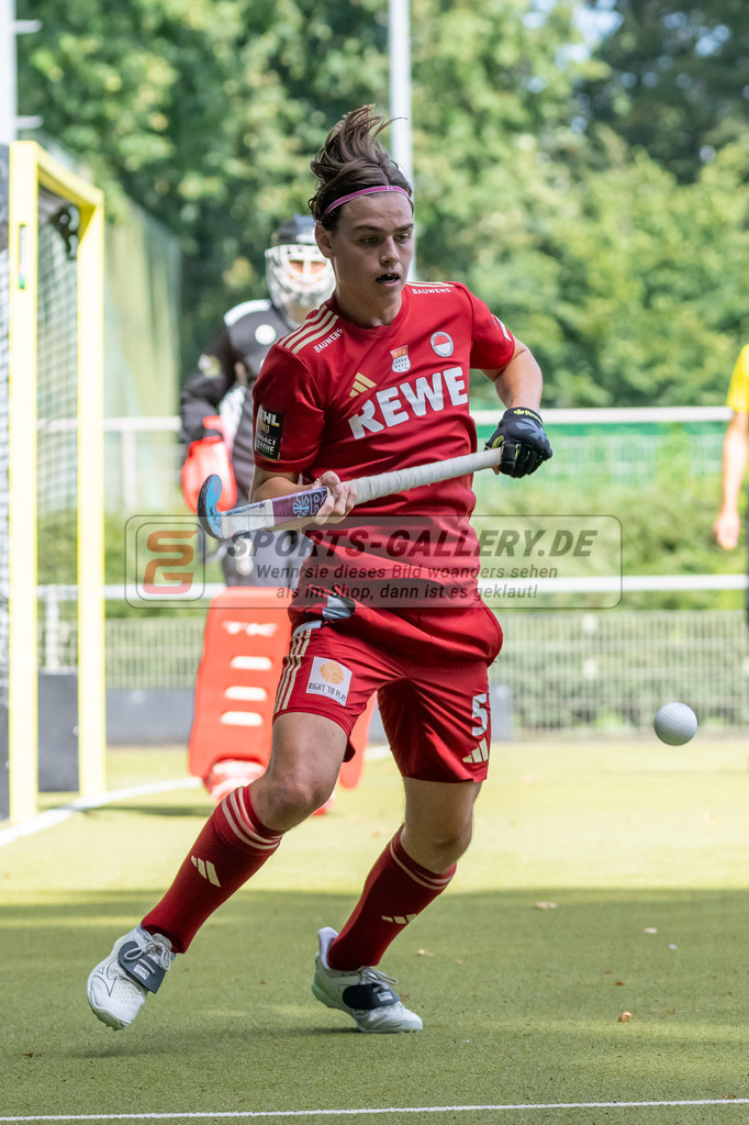HK_20240907_105363 | 1. Bundesliga Herren RW Köln - Crefelder HTC am 7.9.2024 RW Köln, Köln , Justus Warberg ( Rot-Weiss Köln #5 )