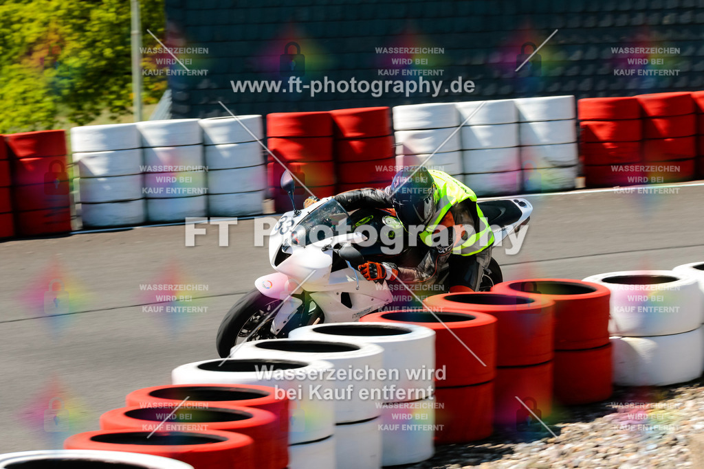 Moto-TeamOBK-22261 | Hier findet Ihr Bilder von Touristenfahrten auf der Nürburgring Nordschleife oder von anderen Veranstaltungen die ich besucht habe. Viel Spass beim Durch Schauen 