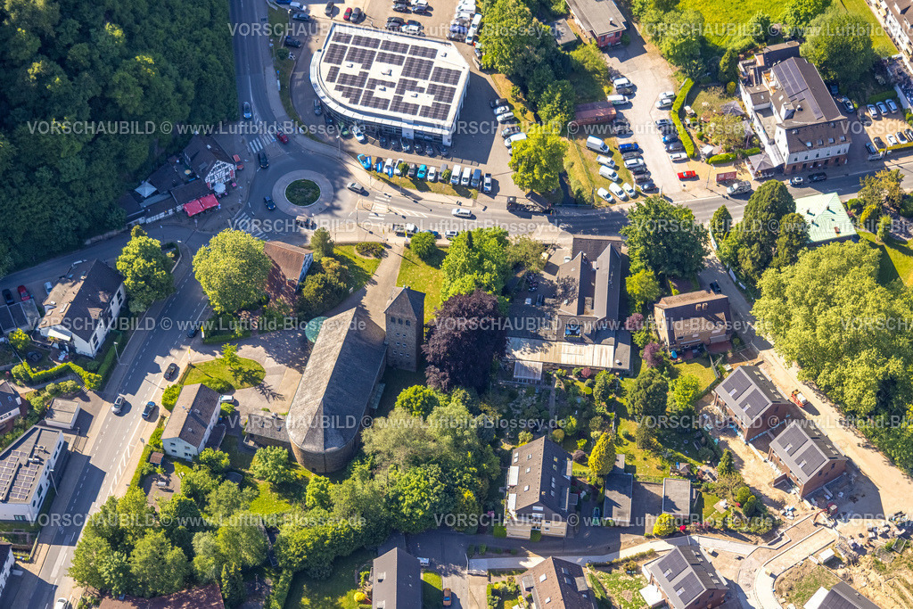 Essen250508910Kettwig | Luftbild, Wohngebiet an der St. Joseph Kirche, Autohaus Ford Kneifel mit Solardach, Laupendahl, Kettwig, Essen, Ruhrgebiet, Nordrhein-Westfalen, Deutschland