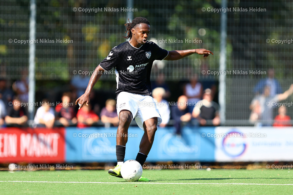 NH_Teutonia05_EimsbüttelerTV_OberligaHamburg_20092025 | #6 Elia Boachie Boakye (Teutonia 05)Fußball I Herren I Gamesright Oberliga Hamburg I Saison 2025-2026  I 9. Spieltag I Teutonia 05 - Eimsbütteler TV I 20.09.2025 I Sportplatz Kreuzkirche