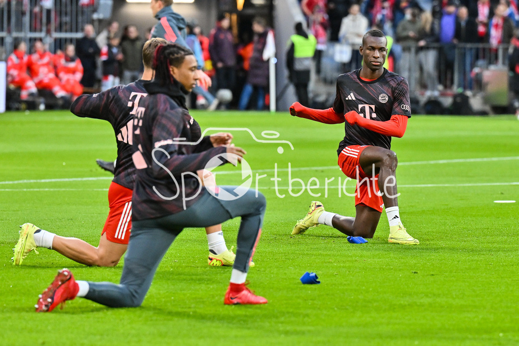 FC Bayern München - Borussia Dortmund | MUNICH, GERMANY - Nicolas JACKSON (FC Bayern Munich 11) warmup before the bundesliga match between FC Bayern Munich vs. Borussia Dortmund on matchday 7 at Allianz Arena on October 18, 2025 in Munich, Germany / DFL REGULATIONS PROHIBIT ANY USE OF PHOTOGRAPHS AS IMAGE SEQUENCES AND/OR QUASI-VIDEO