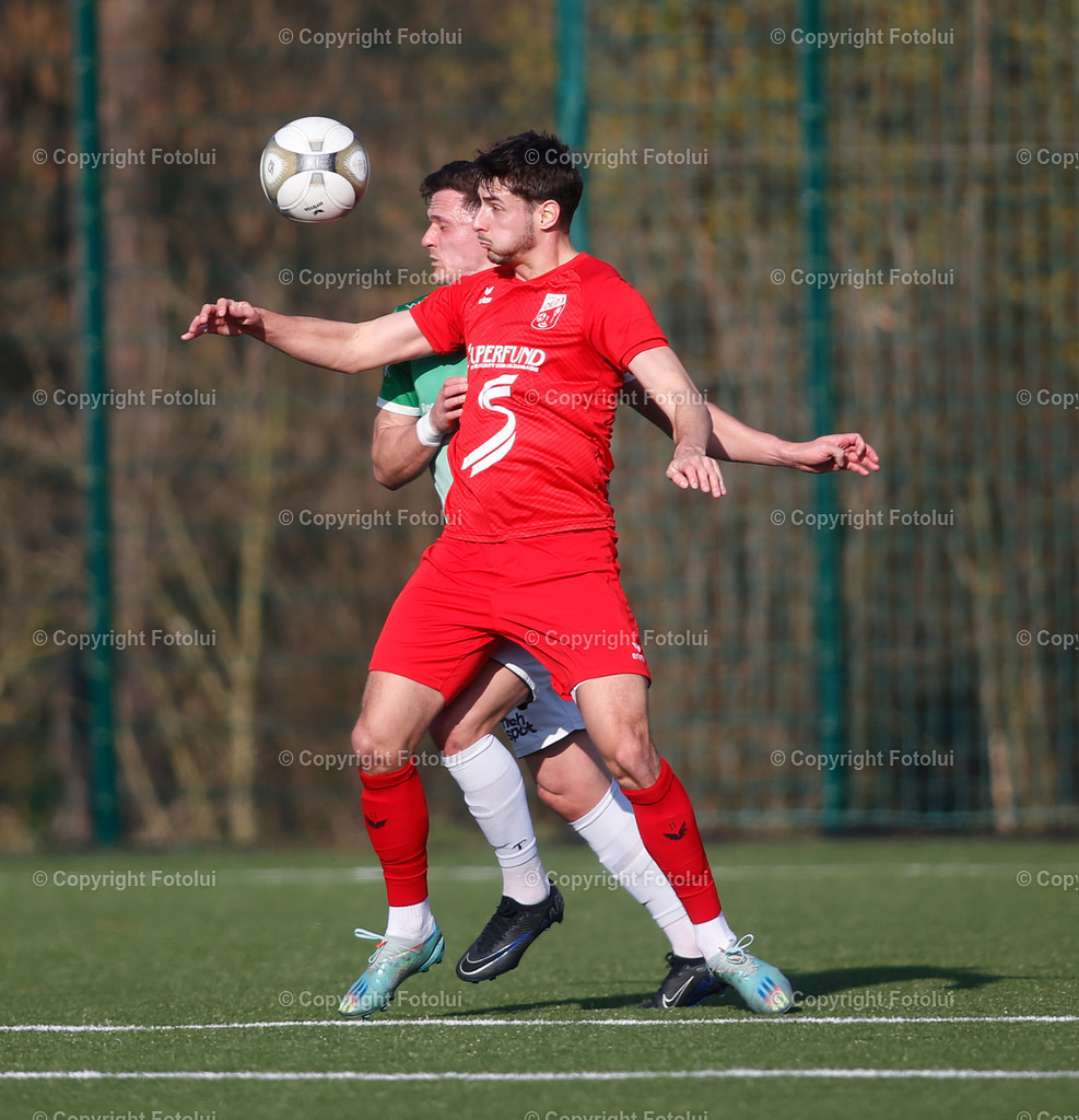 A_LUI_02032024_56 | SPORT,FUSSBALL LT1 OOE LIGA ASKOE OEDT-SV HAIDLMAIR GRUEN WEISS MICHELDORF 02.03.2024 IM BILD:GASPER KORITNIK  (OEDT) UND MARTIN KAMMERHUBER (MICHELDORF) FOTO:FOTOLUI
