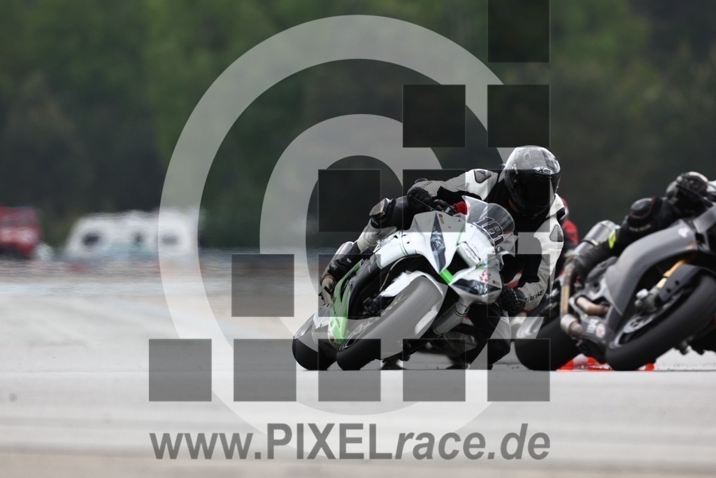 0181-20240510_06142 | Schöne Erinnerungen an spannende Momente - das festzuhalten ist unser Job. PIXELrace.de ist seit 2003 auf den Rennstrecken Europas unterwegs um die Action draußen beim Fahren und die wunderbare Stimmung imm Fahrerlager für euch einzufangen.