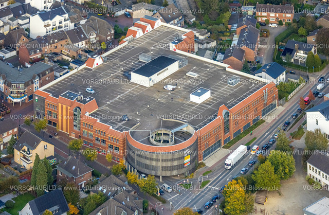 Goch241014518 | Luftbild, Einkaufszentrum Galerie Van Goch am Südring, Parkdeck auf dem Dach, ehemaliges Kaufland-Gebäude, Goch, Niederrhein, Nordrhein-Westfalen, Deutschland