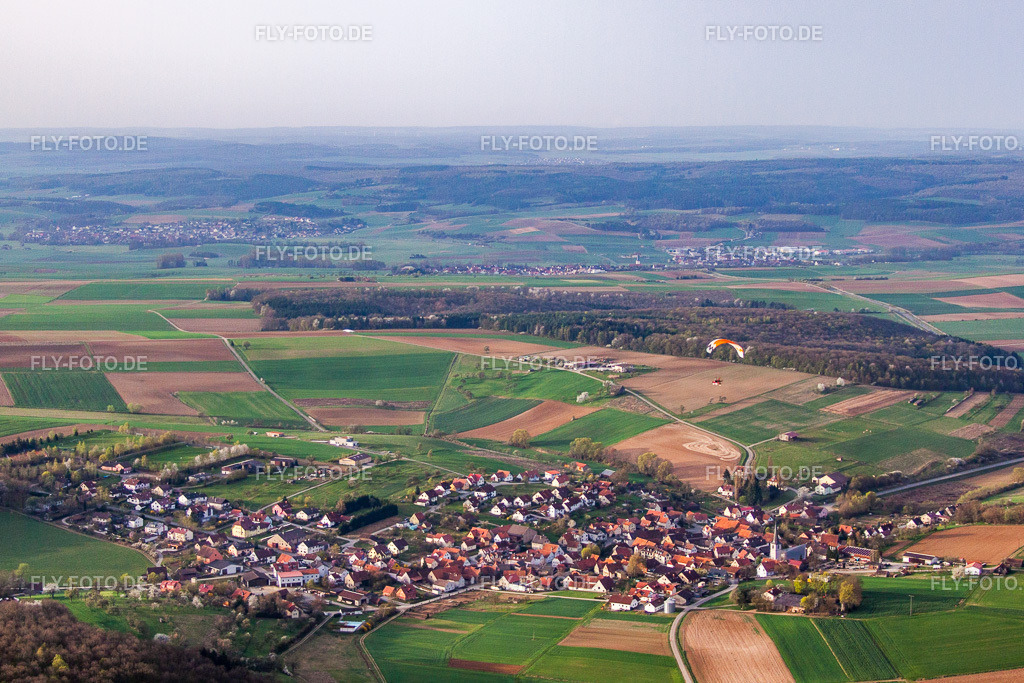Ortsansicht | Luftbild: Ortsansicht im Ortsteil Wargolshausen in Hollstadt im Bundesland Bayern in Deutschland. Foto: IMG_63914.jpg vom 04.04.2014 durch Werner Riehm/FLY-FOTO.de - Realisiert mit Pictrs.com