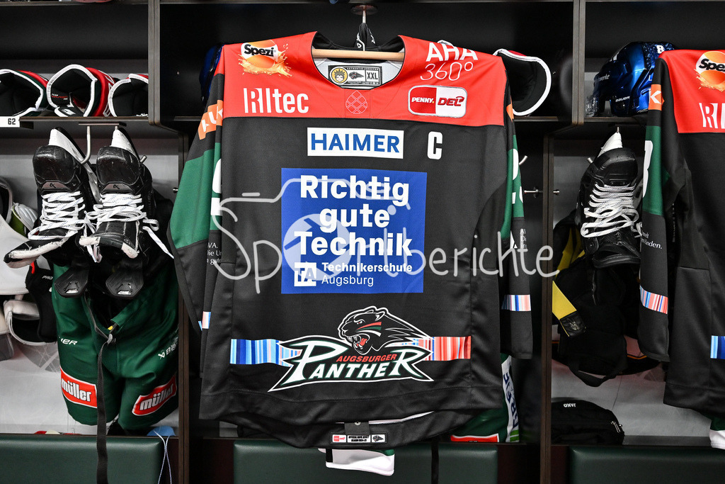 Augsburger Panther - Adler Mannheim | Ein Blick in die Pantherkabine vor der Partie gegen Mannheim / Kabine / Symbolbild / Trikot / DEL: Augsburger Panther - Adler Mannheim, Curt Frenzel Stadion am 16.02.2025
