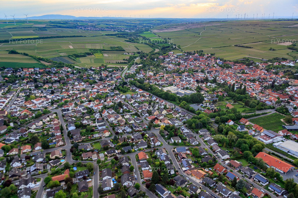 Luftbild: Wormser Straße x Osthofener Landstr in Westhofen im Bundesland Rheinland-Pfalz in Deutschland. Foto: IMG_088546.jpg vom 17.05.2016 durch Werner Riehm/FLY-FOTO.de
