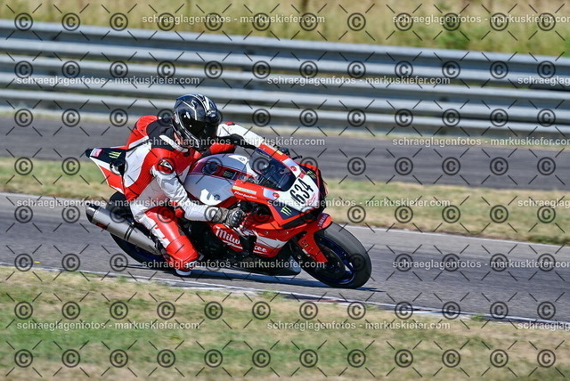 26bt04-0012 | markuskiefer.com - Realisiert mit Pictrs.com