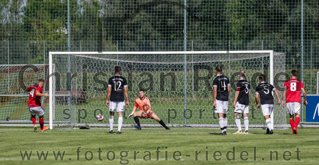 2023-08-20_002_TuS_Oberding_gegen_FC_Finsing_II | Oberding, Deutschland, 20.08.2023:
Fußball, Kreisklasse 2023 / 2024, 3. Spieltag, TuS Oberding gegen FC Finsing II, Endergebnis: 1:1

Stefan Jell (FC Finsing, #4), Markus Weber (TuS Oberding, #12), Torwart Alexander Strobl (TuS Oberding, #1), Christian Werner (TuS Oberding, #4), Tobias Stuerzer (TuS Oberding, #3), Thomas Holzmann (TuS Oberding, #5), Leon Engelhard (FC Finsing, #8)

Foto: Christian Riedel / fotografie-riedel.net