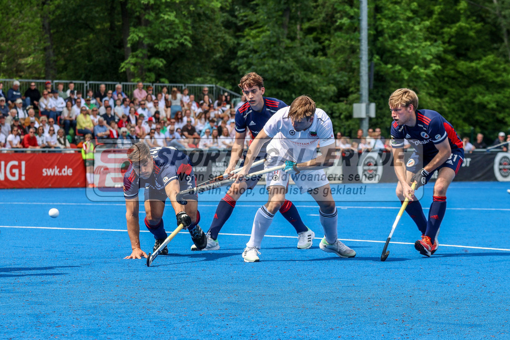 MJ_2023-05-13 Herren CHTC - MHC-16 | Elias Friedrich (Crefelder HTC #11) &amp; Gonzalo Peillat (Mannheimer HC #2), Crefelder HTC - Mannheimer HC am 13.5.2023 in der Gerd-Wellen-Sportanlage, Krefeld