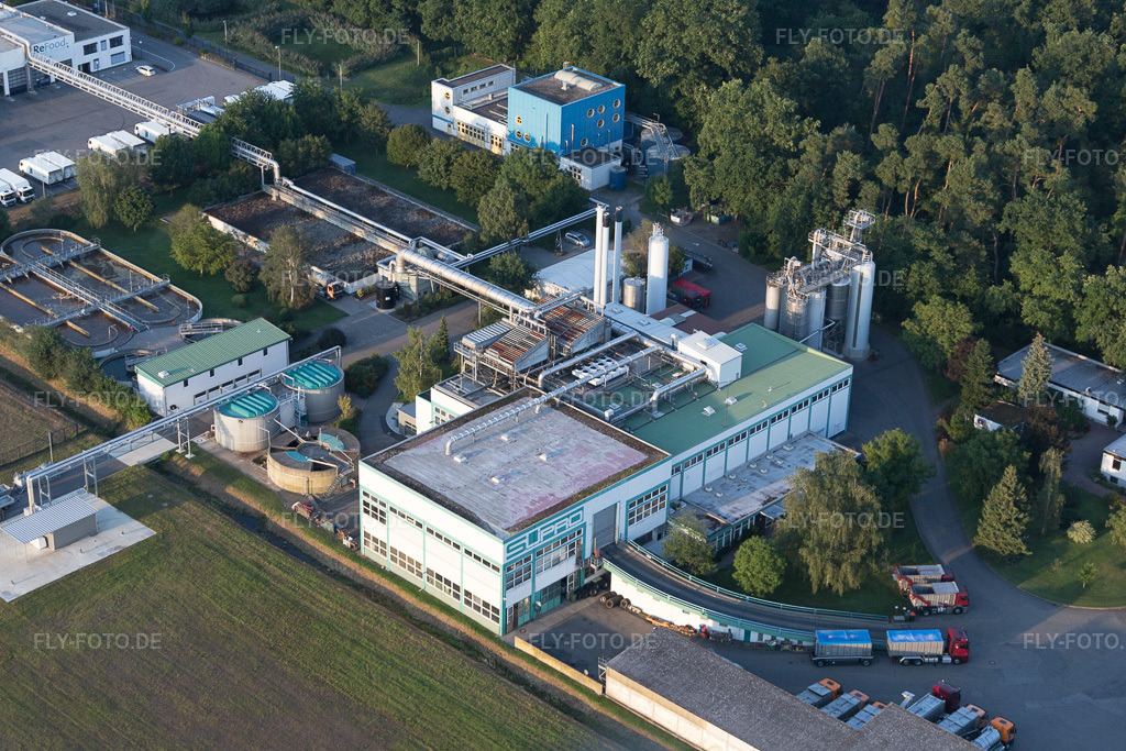Luftbild: Süpro GmbH im Ortsteil Hüttenfeld in Lampertheim im Bundesland Hessen in Deutschland. Foto: IMG_103068.jpg vom 28.08.2017 durch Werner Riehm/FLY-FOTO.de