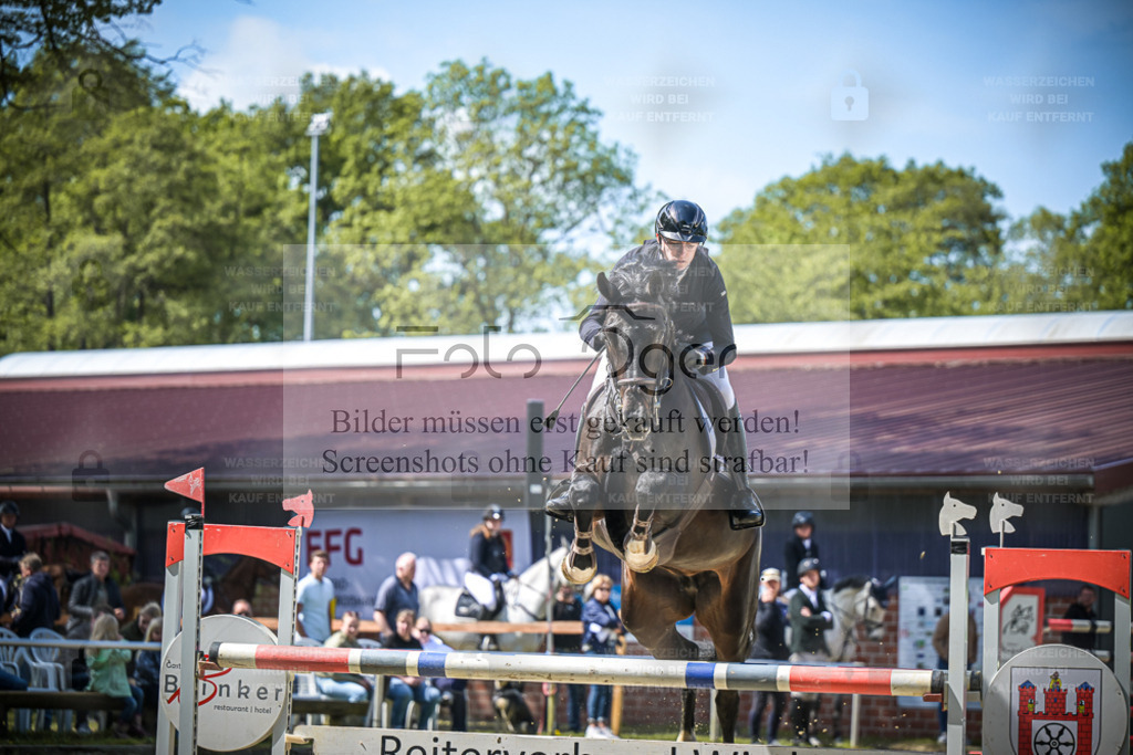 DOS_7661 | Entdecke hochwertige Reitturnierfotos von Foto Oger. Professionell, emotional und authentisch – jetzt Lieblingsmomente im Shop bestellen. - Realisiert mit Pictrs.com