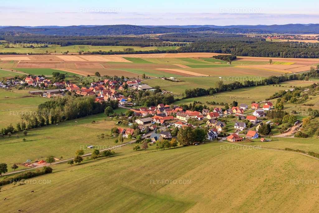 Aerial view: View of the town from the east in Bouxwiller in the state Bas-Rhin, France. – Photo: IMG_53609.jpg taken on 09/30/2012 by Werner Riehm/FLY-FOTO.com – Resolution of the original: 4630 x 3087 px