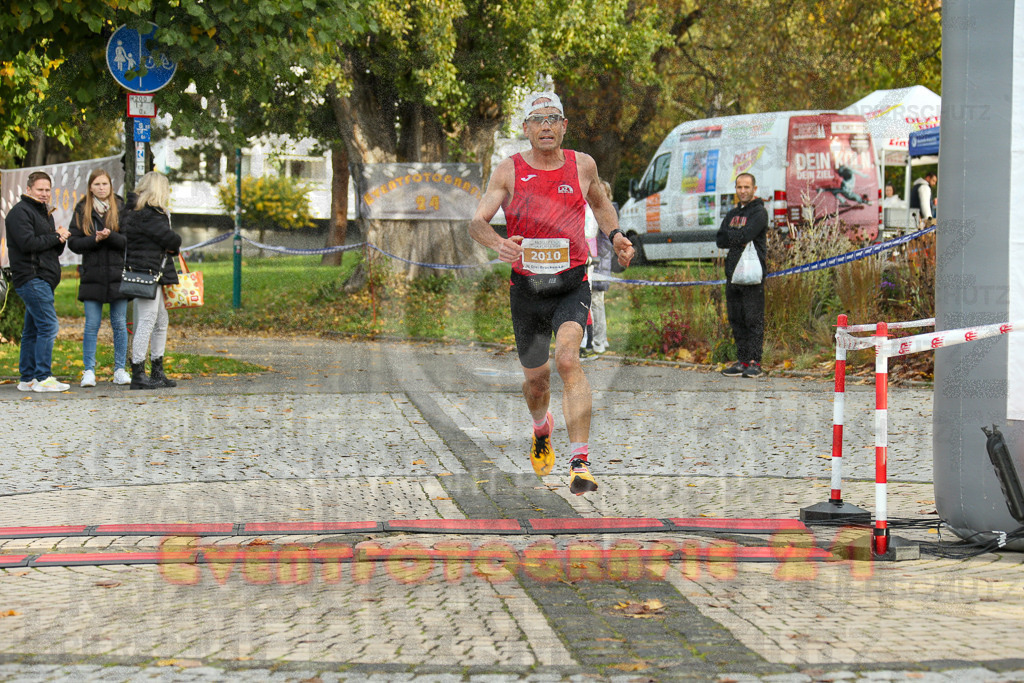 241020_0954_EX1_7250 | Sportfotografie im Rhein-Sieg Kreis, Köln, Bonn, NRW, Rheinland Pfalz, Hessen, etc. Unser Tätigkeitsfeld umfasst den Laufsport vom Volkslauf über den Marathon, Duathlon, Triathon bis zum Ultralauf wie Kölnpfad Ultra oder Schindertrail.