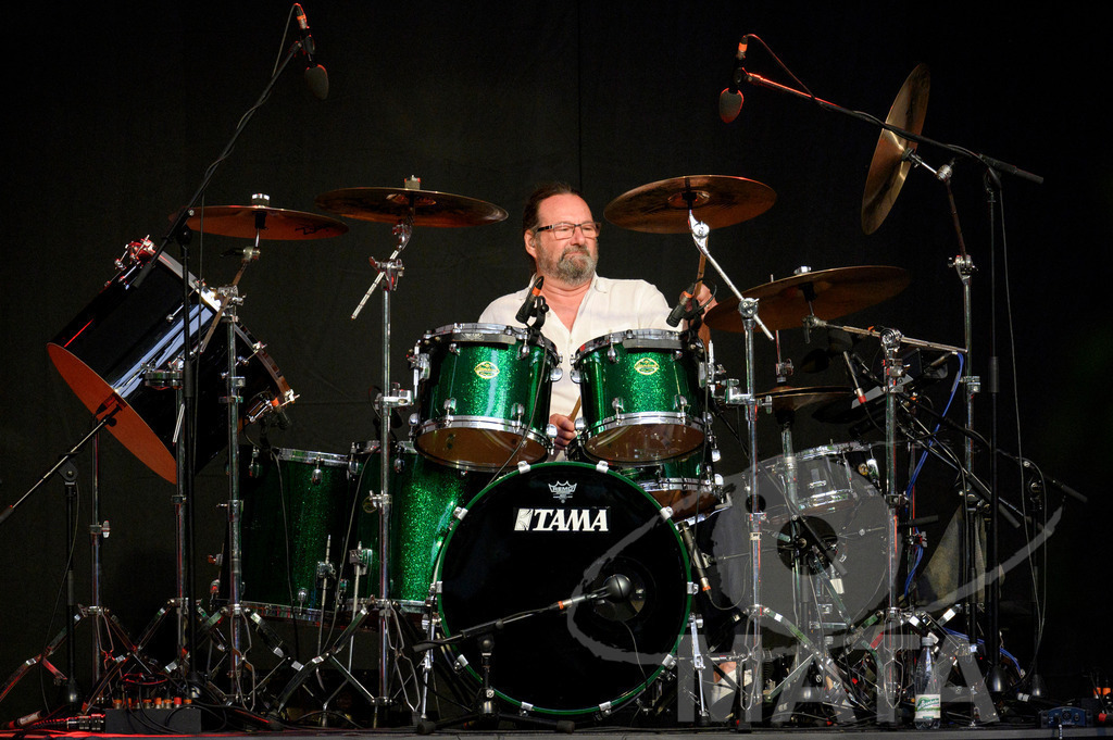 _DWA2832 | Kevin Whitehead von John Lees' Barclay James Harvest live bei einem Konzert in Serenadenhof Nürnberg, 01.07.2023 - Realisiert mit Pictrs.com