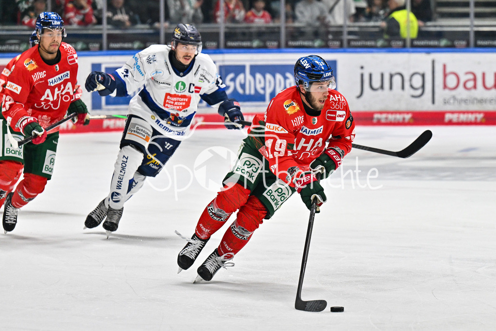 Augsburger Panther - Iserlohn Roosters | am Puck Riley DAMIANI (Augsburger Panther #19) / Penny DEL: Augsburger Panther - Iserlohn Roosters; Curt Frenzel Stadion am 21.09.2025