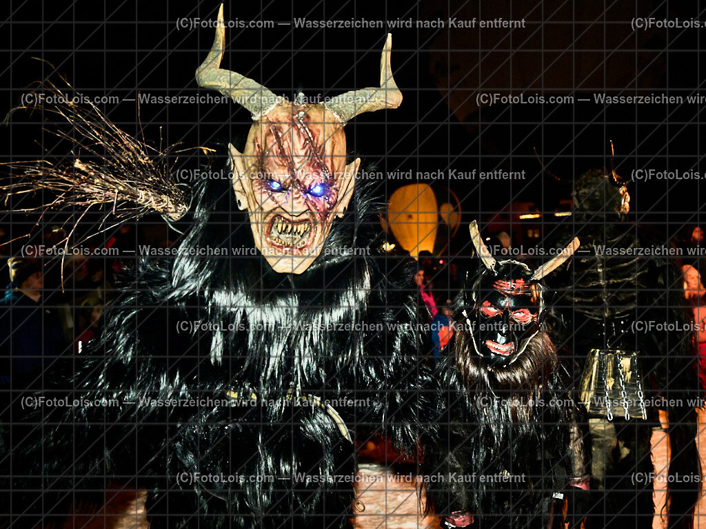 ALP5126_Nacht der Ballone_Gaminger Oetscherteufeln | NACHT DER BALLONE in Lackenhof am Ötscher, Sa 28. Dezember 2024.Mit einer Schauübung der Bergrettung Lackenhof, dem Ballonclub Ötscherland und den Gaminger Ötscherteufeln unter Zusammenarbeit mit der FF Lackenhof, dem Musikverein, dem Pensionistenverband, dem CampingClub, der Schirmbar und Konditorei Czihak, der Fuchswaldhütte und der Pizzeria Venezia, die für die Verköstigung sorgten, sowie der Ötscherliftgesellschaft, der Gemeinde Gaming und dem Ötscher-Tourismusverband.