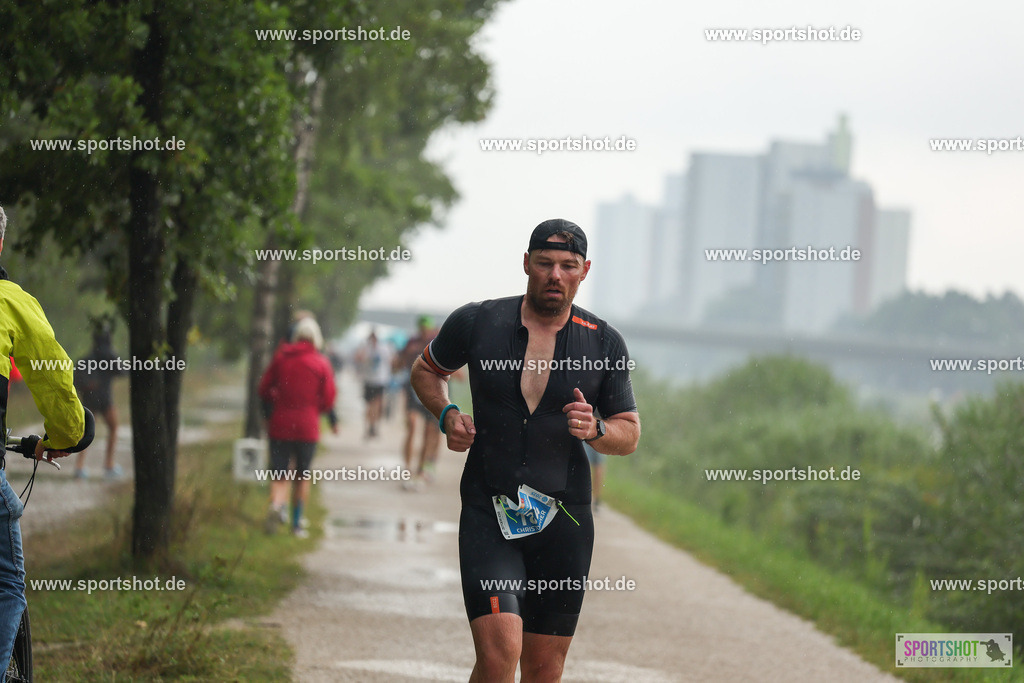 LUR_1040 | 34. M-net Erlanger Triathlon 2025 #erlangertriathlon  #mnettriathlon2025 #mnettriathlon #team #olympischedistanz #mitteldistanz #triathlon #maindonaukanal  #erlangertriathlon2025 #yourpictrs #tv1848 #tv1848erlangen  #triathlonbayern #sportinerlangen #demsportverbunden #sportshot_your_pictrs Copyright: www.sportshot.de