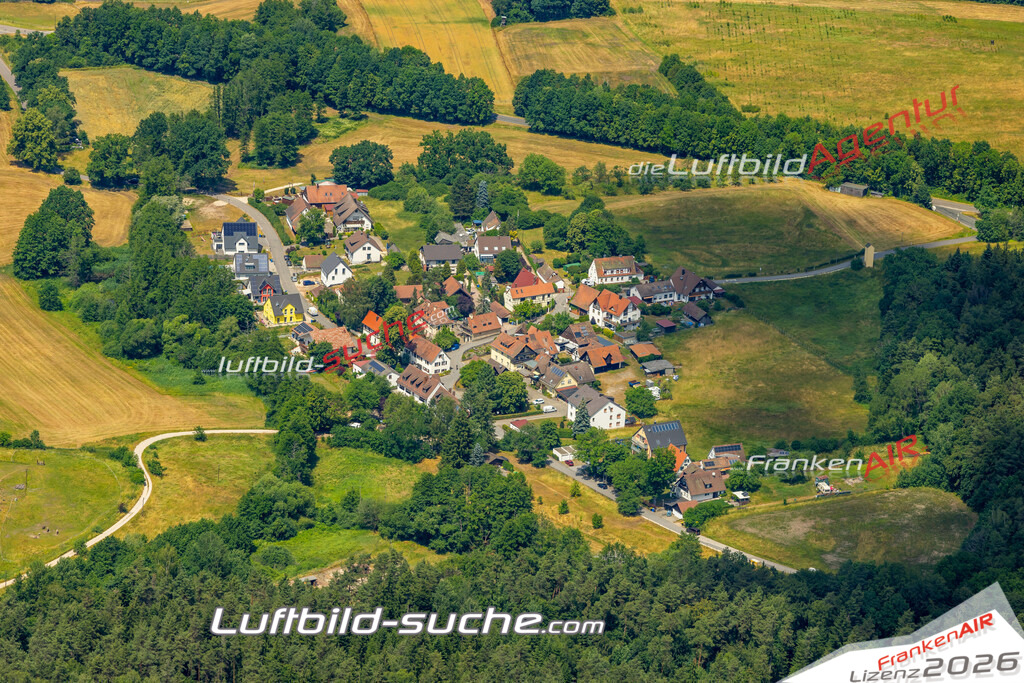 Das Luftbild zeigt : Birnthon Nürnberg - Die Luftaufnahme wurde 2023 vom UL-Flugzeug aus erstellt ( keine Drohne ) - Hochauflösende Luftaufnahme - Für grossformatige Ausdrucke geeignet. Die Geschenkidee !Mit Lizenz und Bildrechte bestellbar