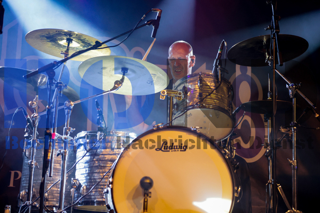 Purple Rising  {date} -  | {headline}(Foto: Sebastian Sendlak / BOND) - Realisiert mit Pictrs.com